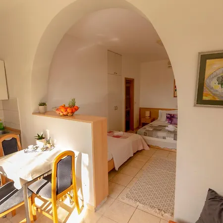 Guest house Maja Tucepi