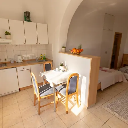 Guest house Maja Tucepi